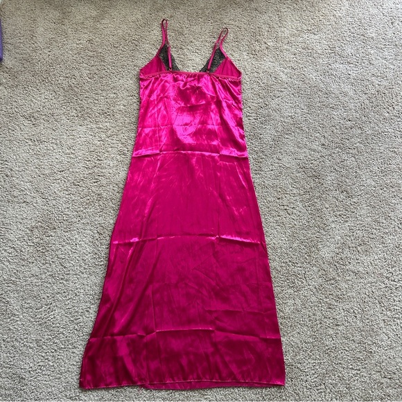 Sener Lingerie Pink Satin Black Lace Side Slit Nightgown NWT Size Medium - Picture 2 of 7